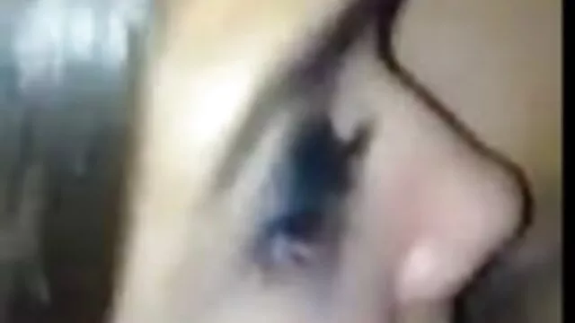 Khiêu dâm, không giấy đăng ký  Lesbian cô gái làm cho cunnilingus gần phim sec khong tre hồ bơi cho tất cả xem