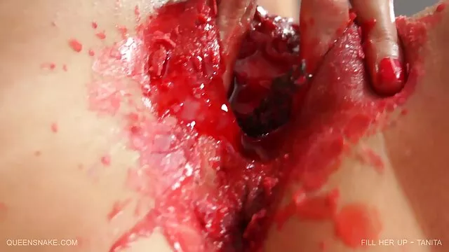 Khiêu dâm, không giấy đăng ký  Cô gái được trao cho người chăm sóc tai phim sec hd lớn tuổi.