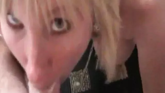 Khiêu dâm, không giấy đăng ký  Trưởng thành busty đàn bà fucks mình với một máy clip sec hd rung