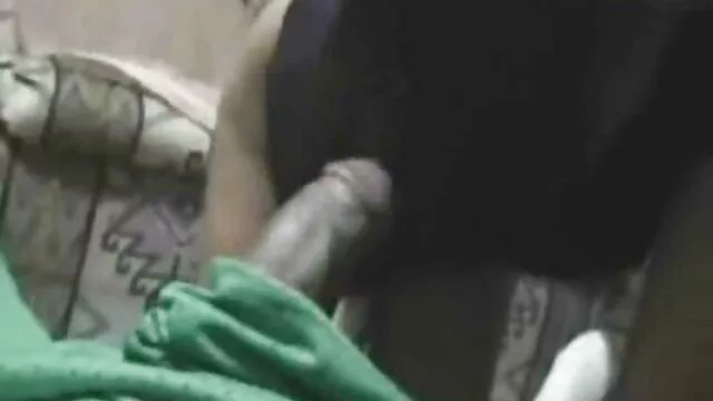 Khiêu dâm, không giấy đăng ký  Sau một handjob tốt, Eva móc nối với một chàng phim sec khong trai