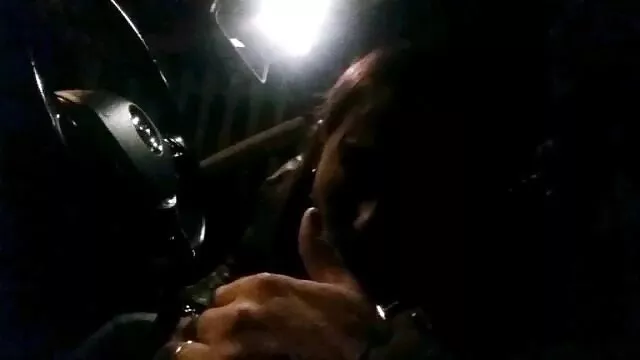 Khiêu dâm, không giấy đăng ký  Vợ uống rượu và khoe mông tròn phim sec jva trong quần jean