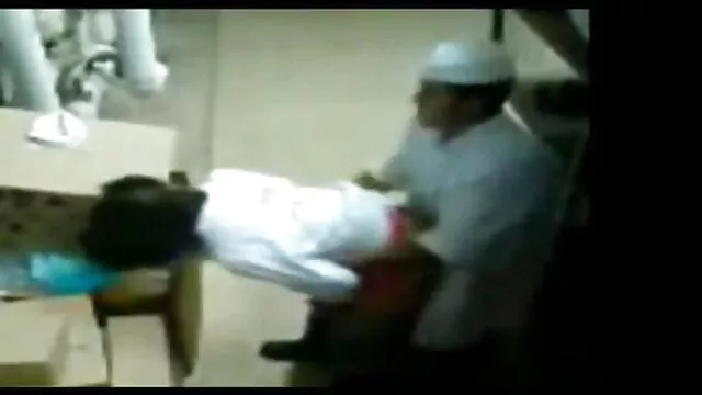 Khiêu dâm, không giấy đăng ký  Fat man with might and main rams sweet phim sec hd moi slit young chick