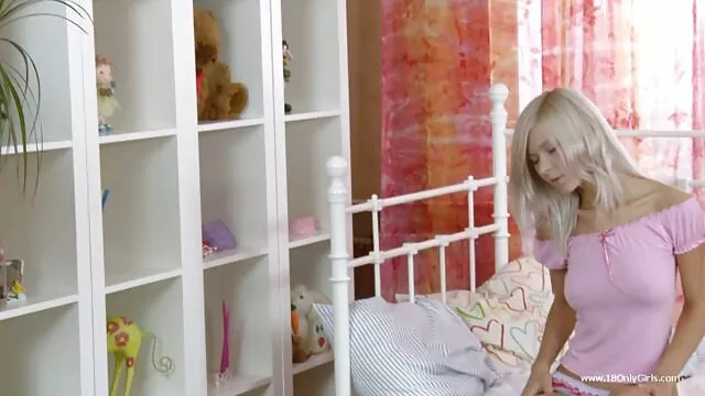 Khiêu dâm, không giấy đăng ký  Một người phụ nữ châu Á sec hay hd với một shaggy L. chị với một đám đông những người đàn ông xé cô ấy khe