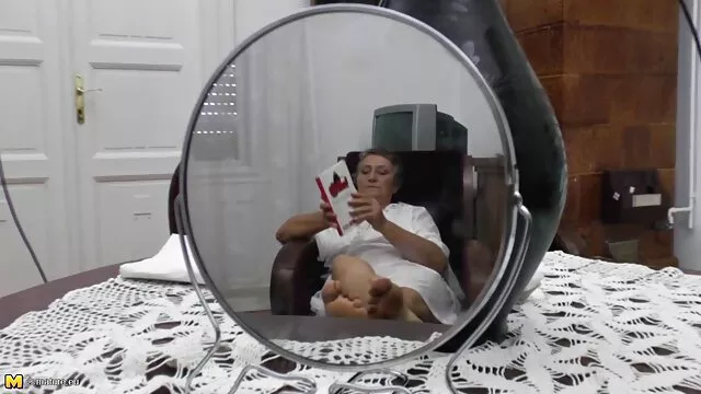Khiêu dâm, không giấy đăng ký  Marina với khổng lồ xem sec nhanh vắt sữa gậy một dildo trong cô ấy âm đạo