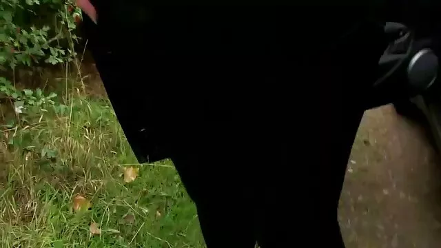 Khiêu dâm, không giấy đăng ký  Sylvia liếm âm hộ xem phim sec ko che của con gái riêng.